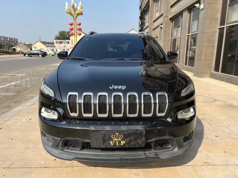鹽城16年Jeep自由光1