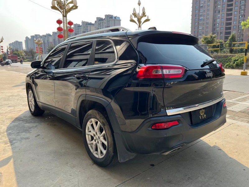 鹽城16年Jeep自由光9