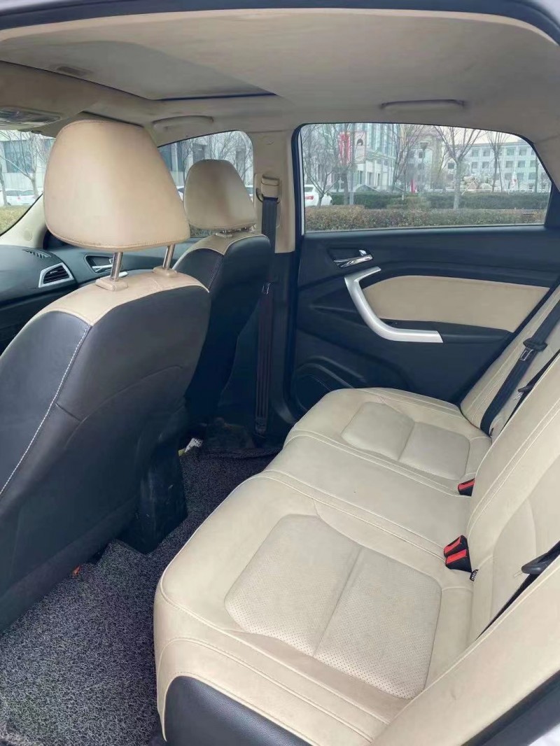 濰坊15年長安汽車悅翔V75