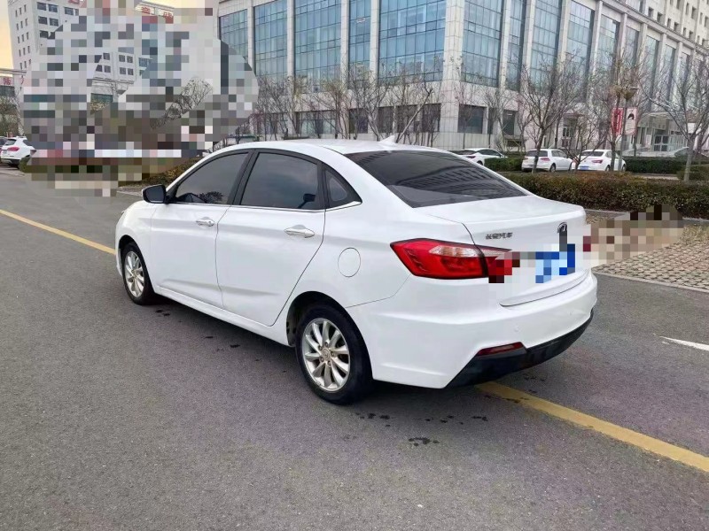 濰坊15年長安汽車悅翔V73