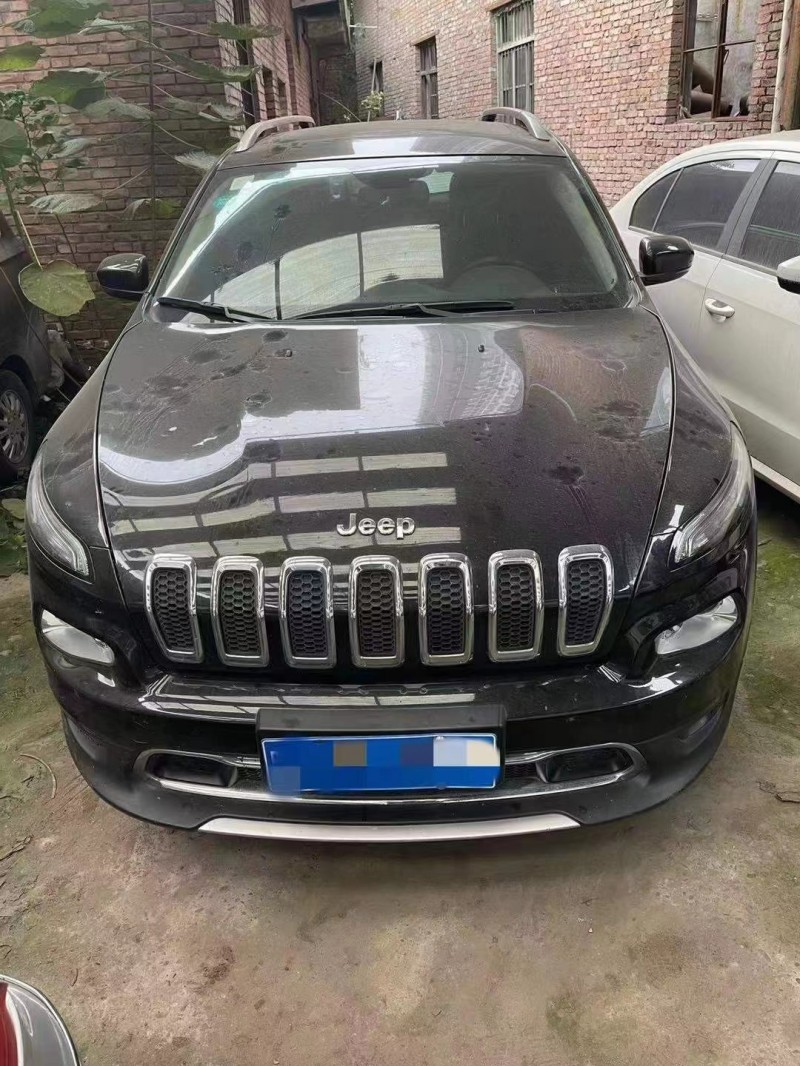 咸陽18年Jeep自由光1