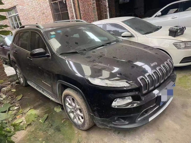 咸陽18年Jeep自由光4