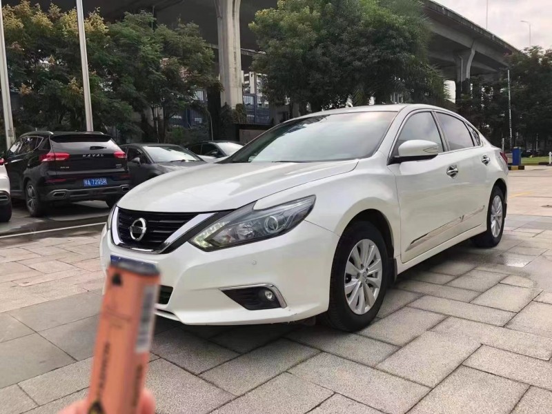 咸寧17年日產天籟2