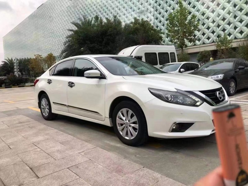咸寧17年日產天籟3