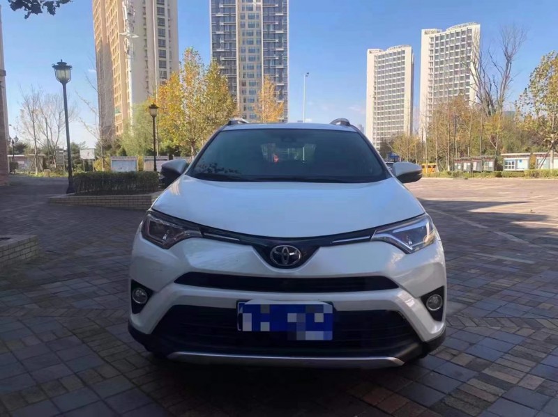 濰坊19年豐田RAV4榮放1