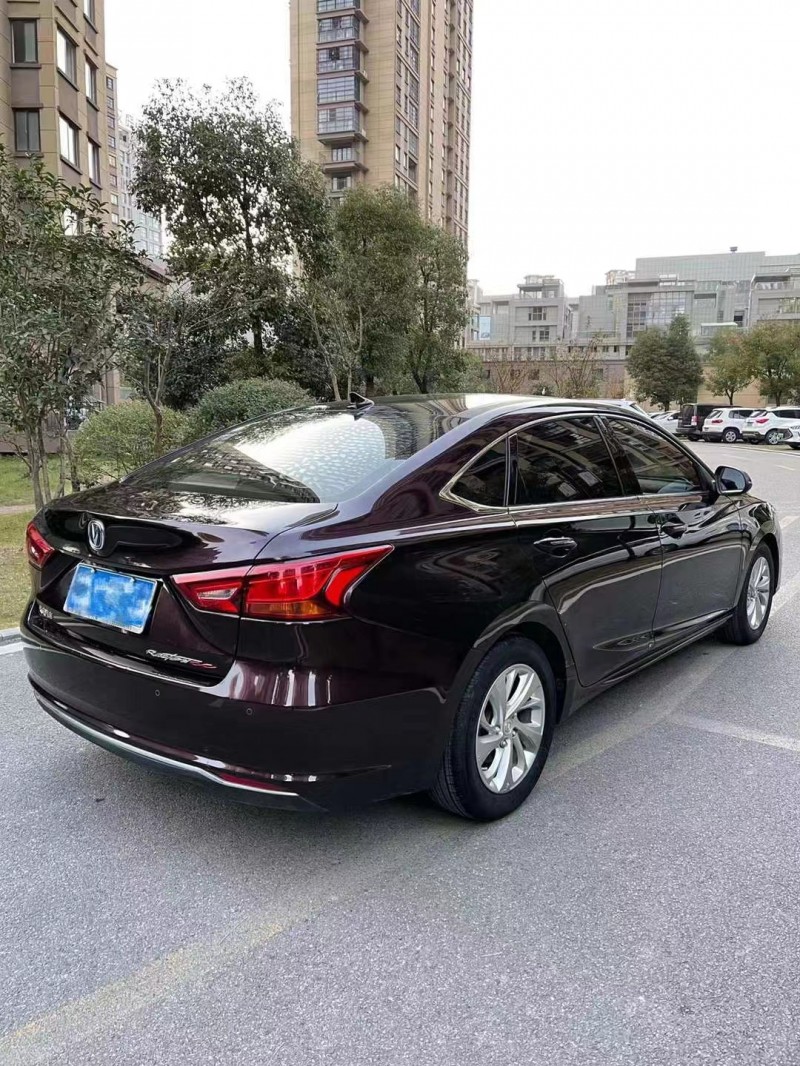 阜陽19年長安汽車睿騁CC7