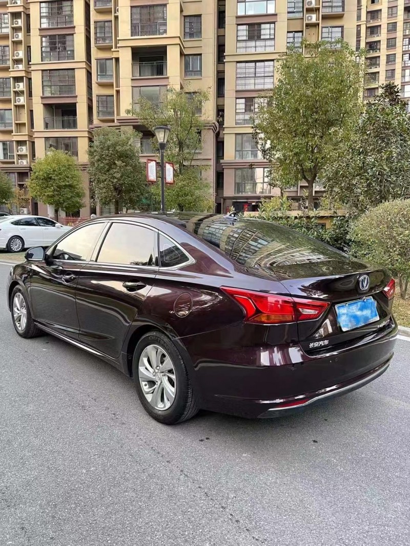 阜陽19年長安汽車睿騁CC8