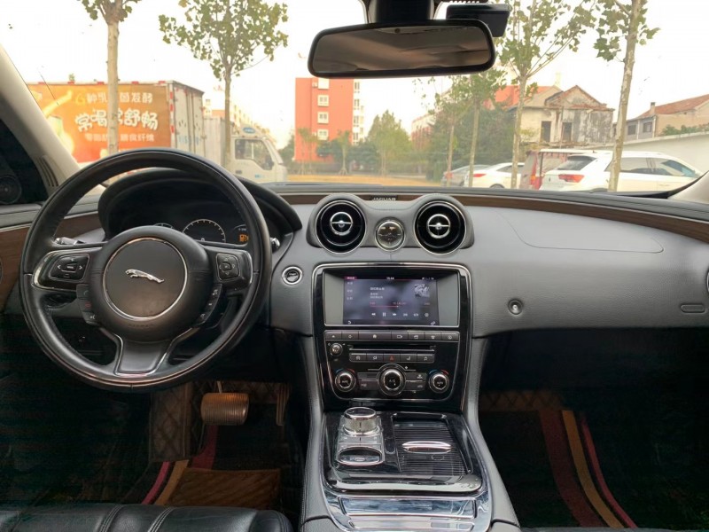 濟寧17年捷豹XJL6