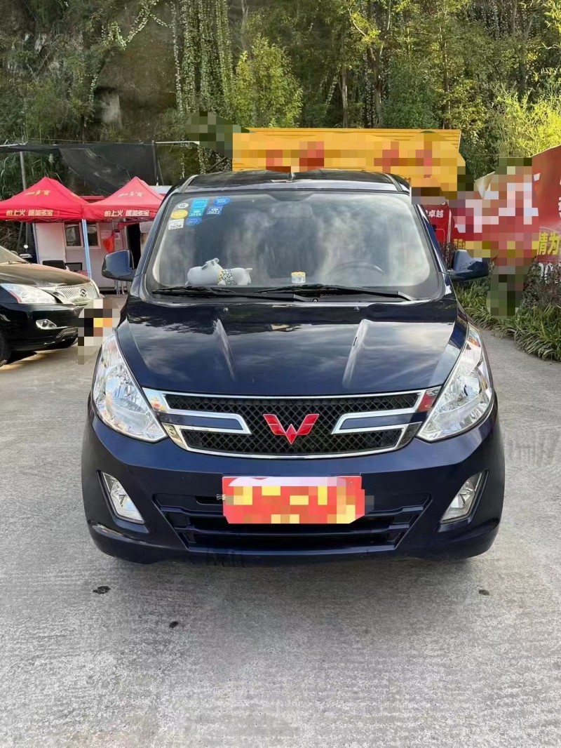 成都16年五菱汽車榮光8