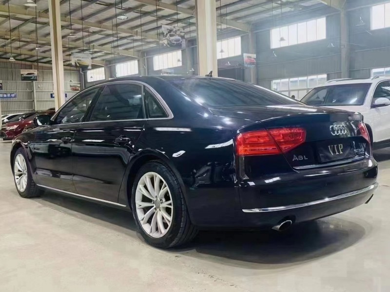 潛江12年奧迪A8L3