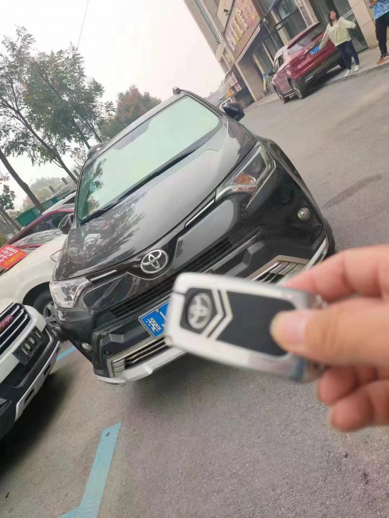 常德18年豐田RAV4榮放1