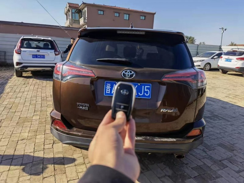 唐山17年豐田RAV4榮放7