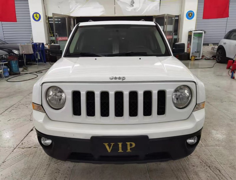 包頭13年Jeep自由客1