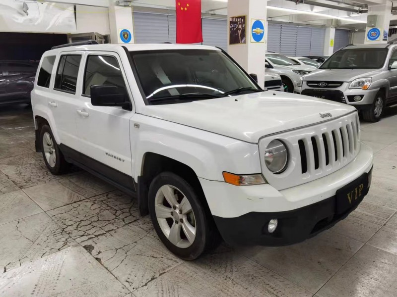 包頭13年Jeep自由客2