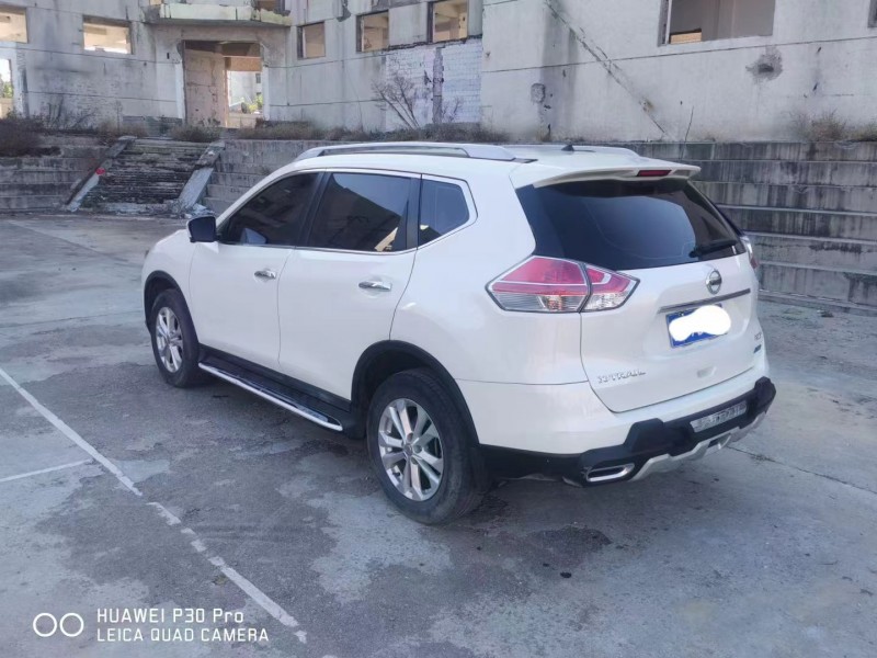 許昌17年日產奇駿4