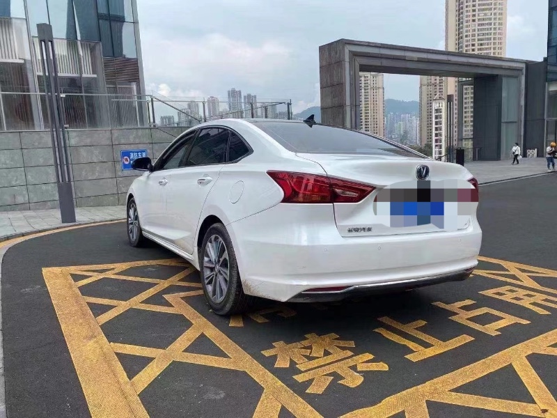 重慶19年長安汽車銳程CC3