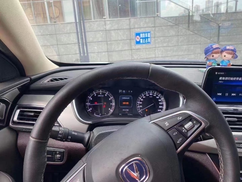 重慶19年長安汽車銳程CC5