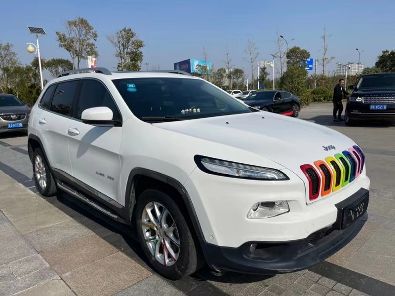 鹽城18年Jeep自由光8
