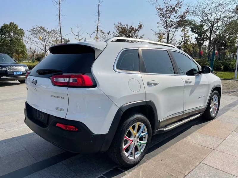 鹽城18年Jeep自由光2