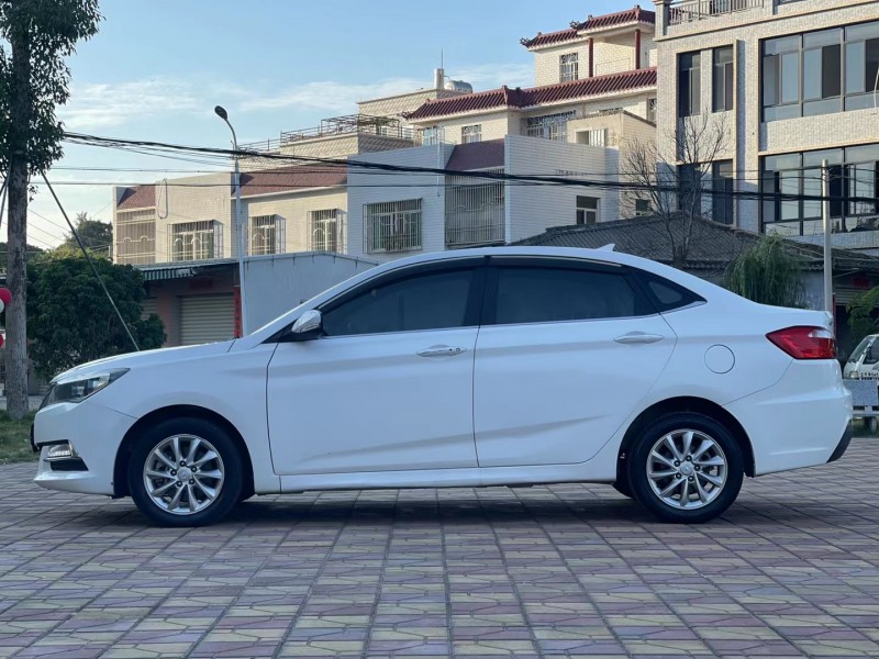 汕頭17年長安汽車悅翔V74