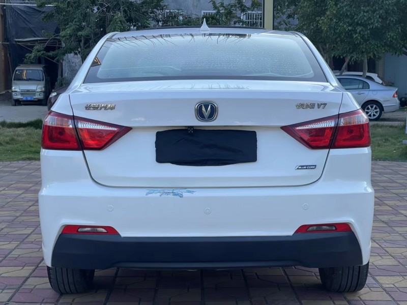 汕頭17年長安汽車悅翔V73