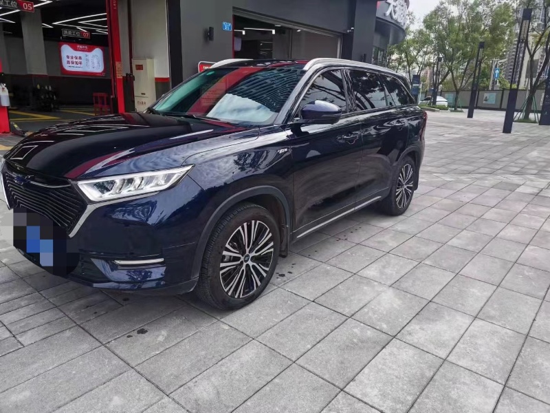 重慶20年長安汽車歐尚8
