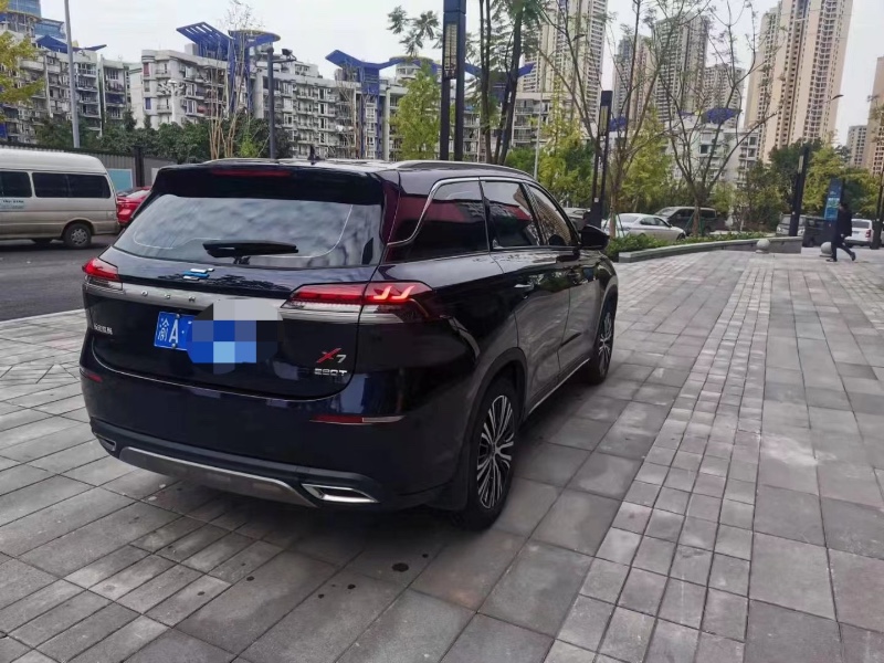 重慶20年長安汽車歐尚7