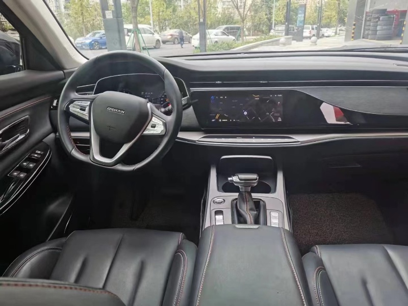 重慶20年長安汽車歐尚2