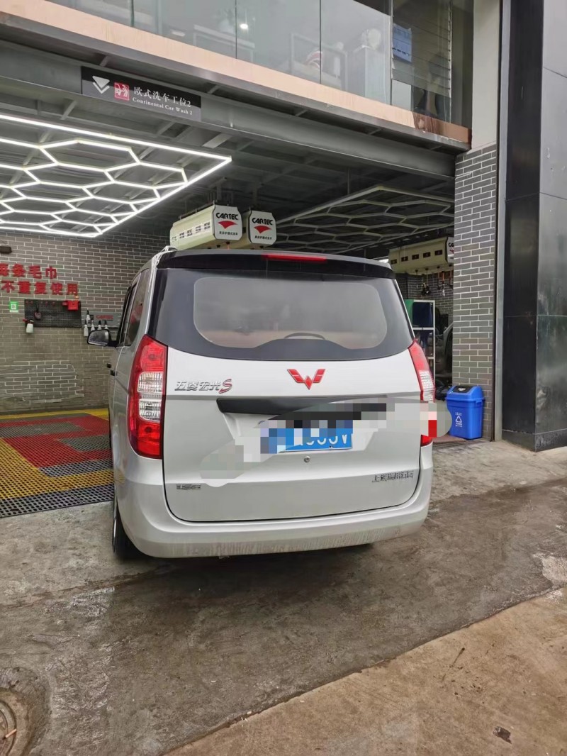 昆明18年五菱汽車宏光4