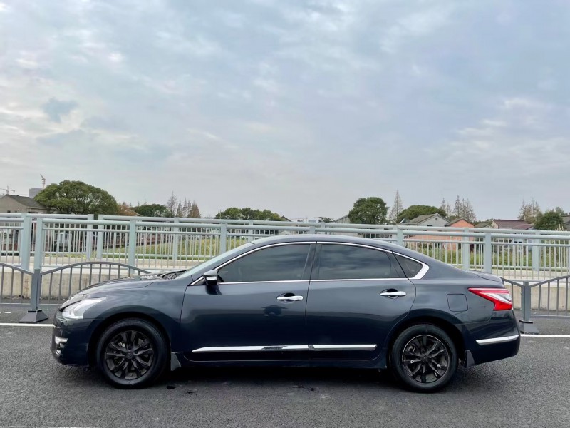 上海14年日產天籟5