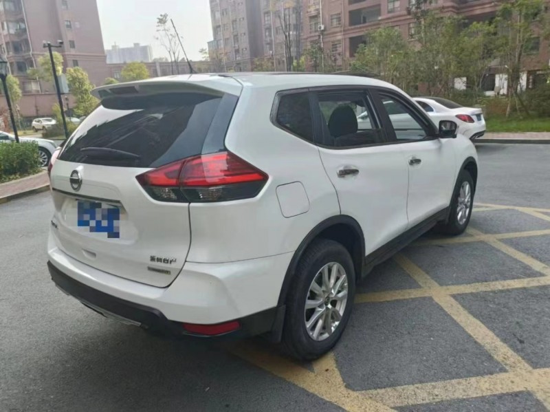 鷹潭19年日產奇駿1