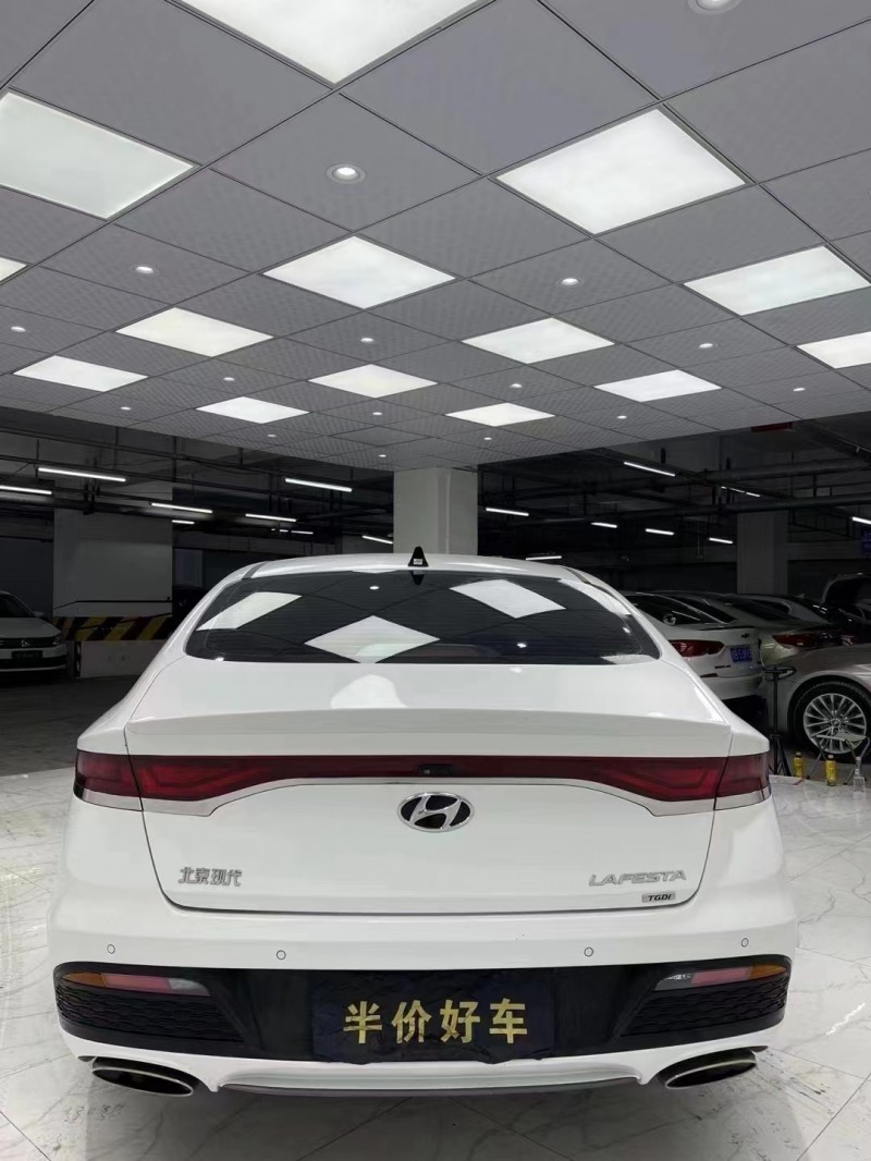 成都20年現代菲斯塔5