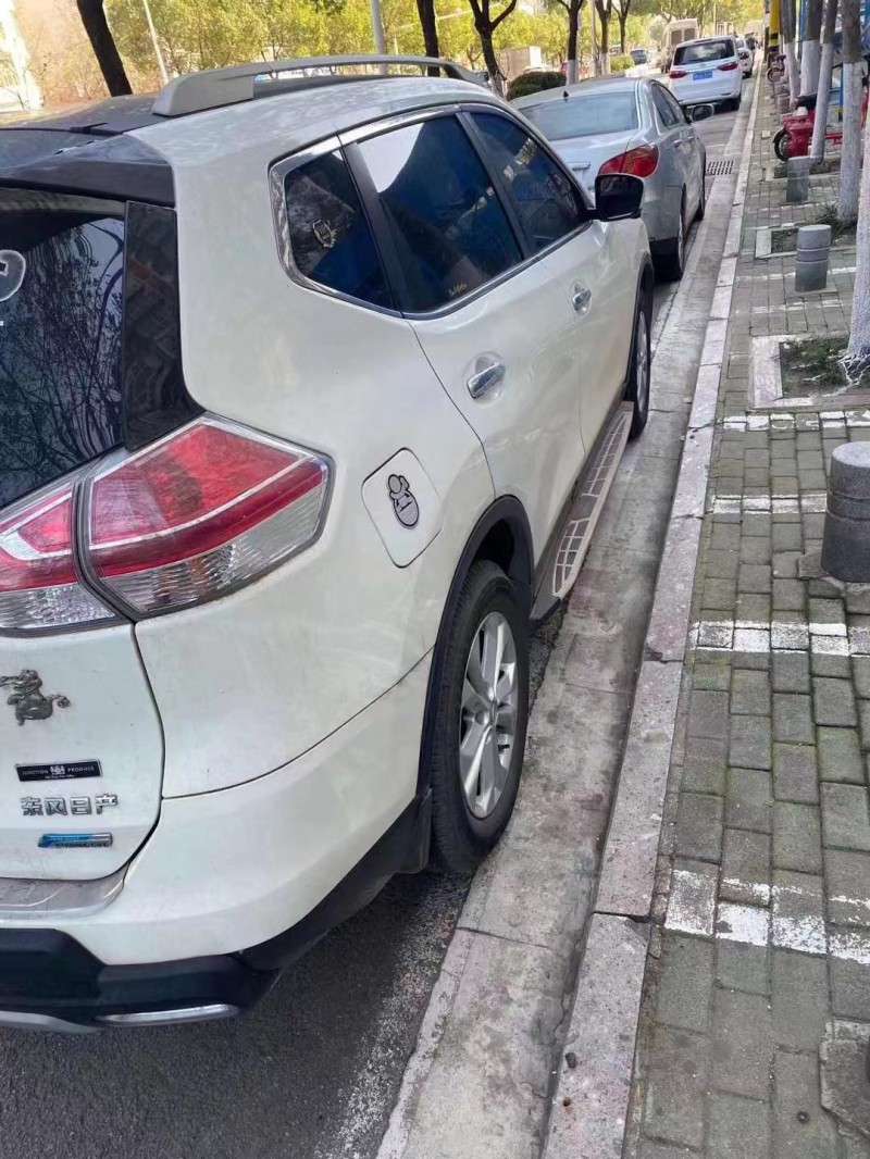 荊州15年日產奇駿7