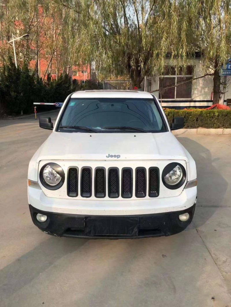 泰安12年Jeep自由客7