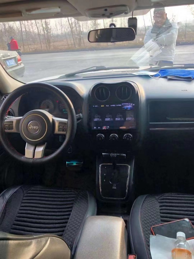 泰安12年Jeep自由客4