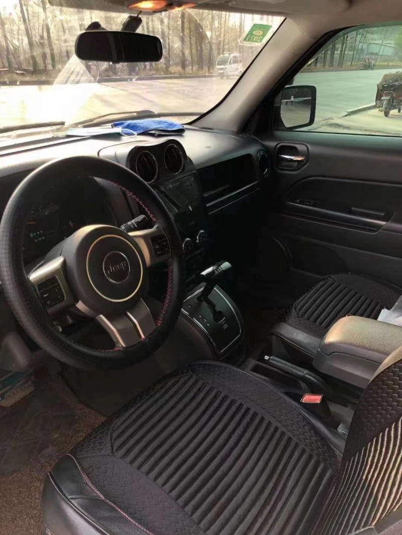 泰安12年Jeep自由客5