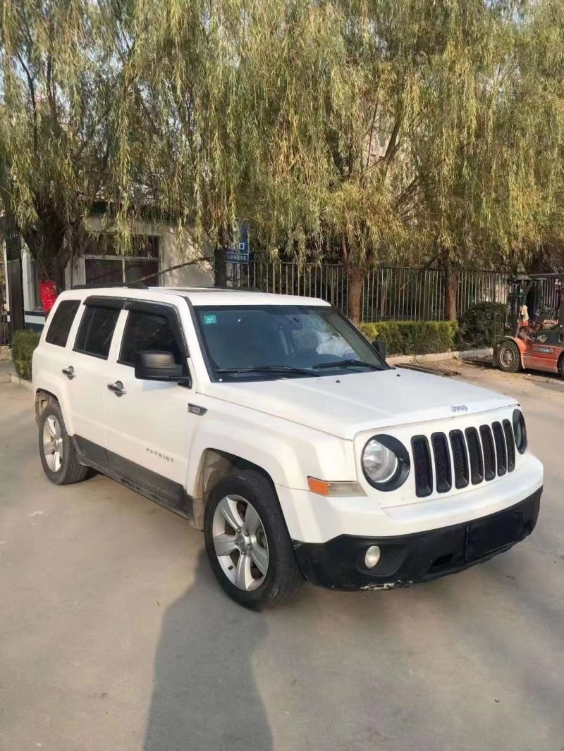 泰安12年Jeep自由客1