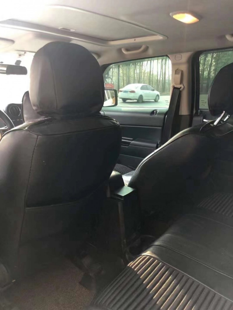 泰安12年Jeep自由客2