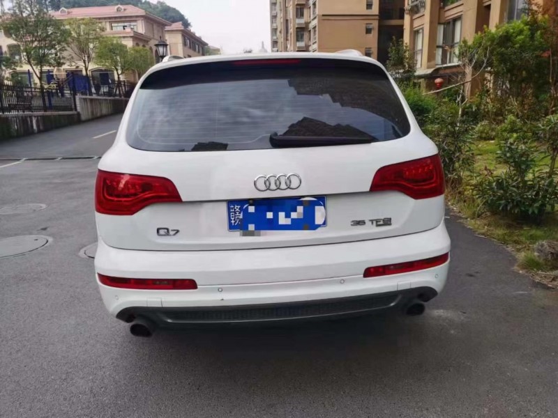 吉安13年奧迪Q78