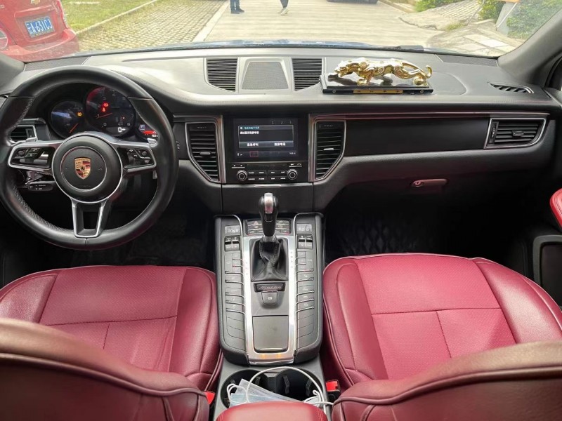 昆明18年保時捷Macan4