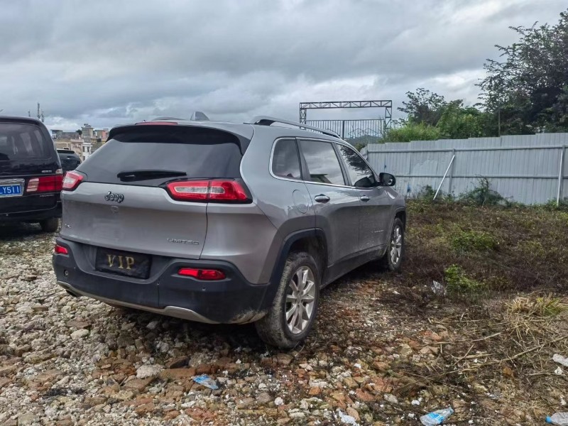 昆明16年Jeep自由光7