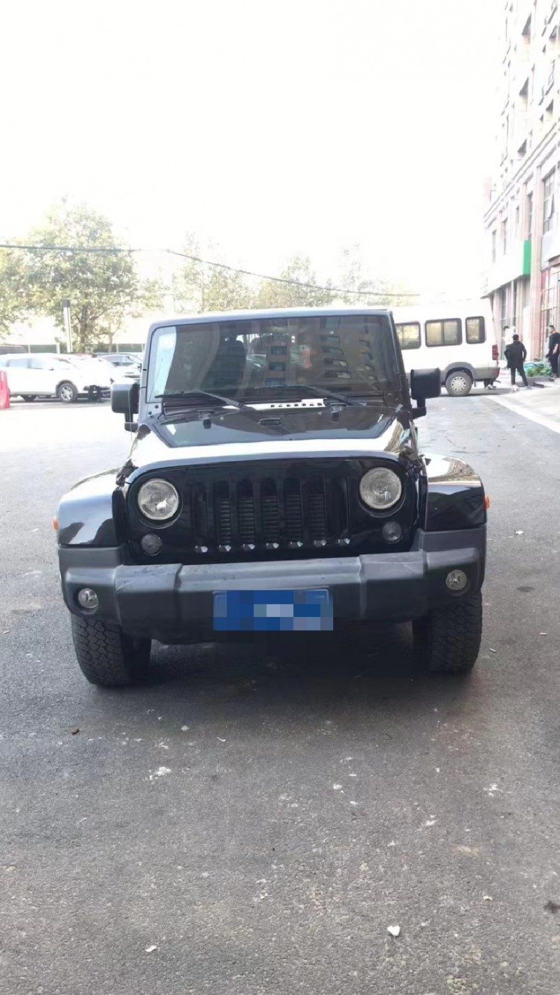 鄭州16年Jeep牧馬人1