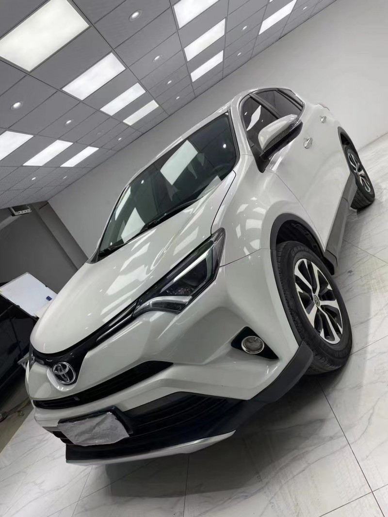 成都16年豐田RAV42