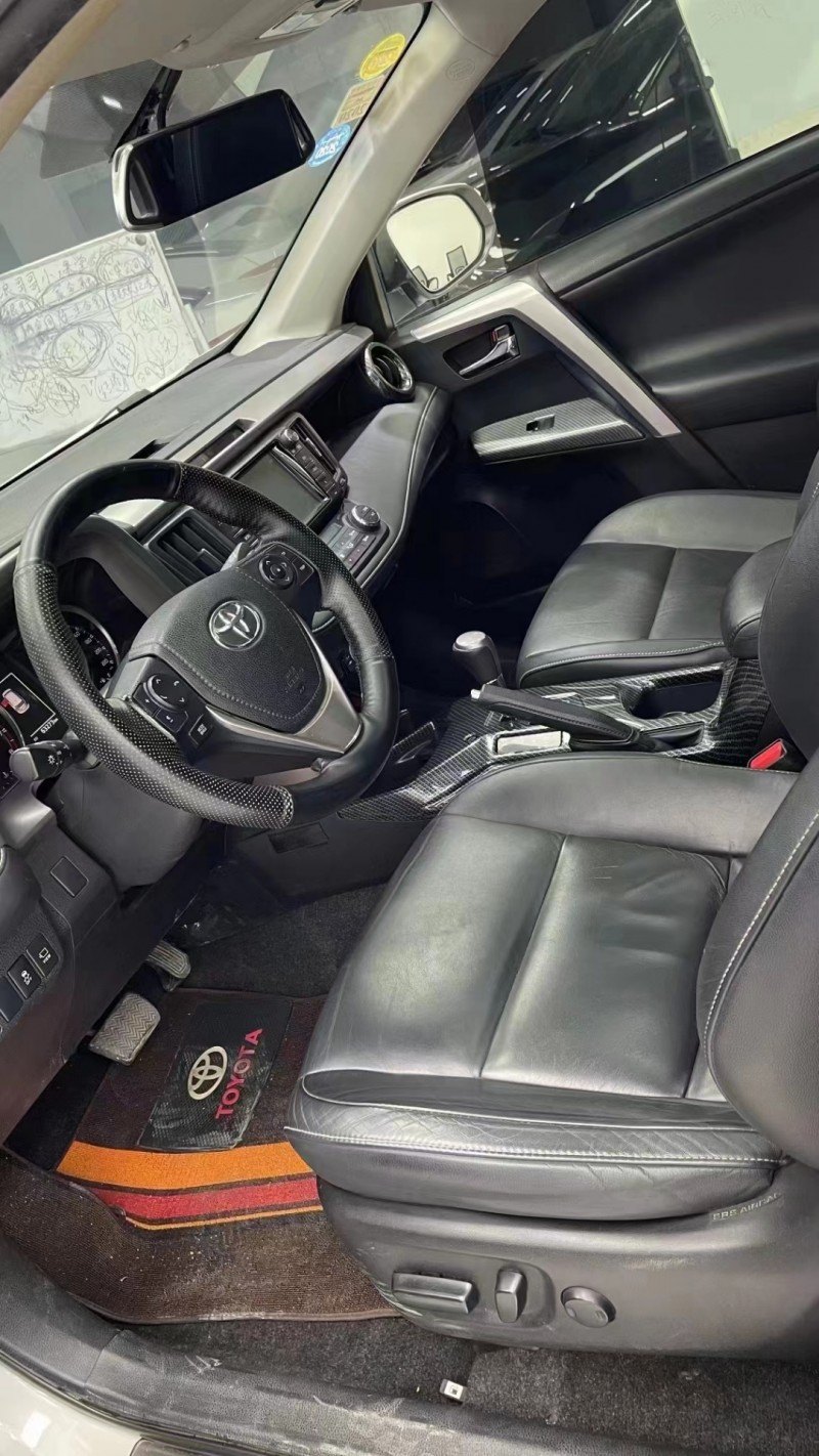成都16年豐田RAV46