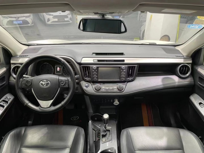 成都16年豐田RAV49