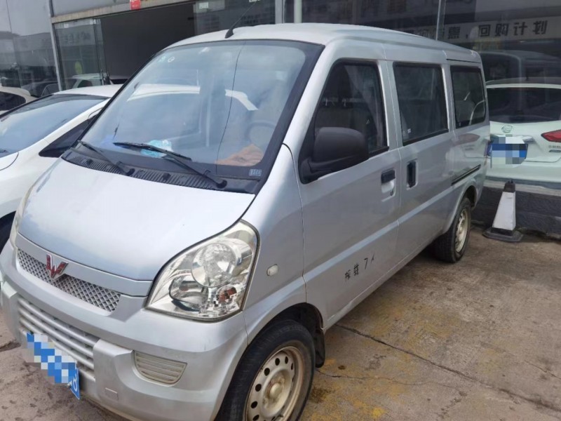 武漢14年五菱汽車榮光8