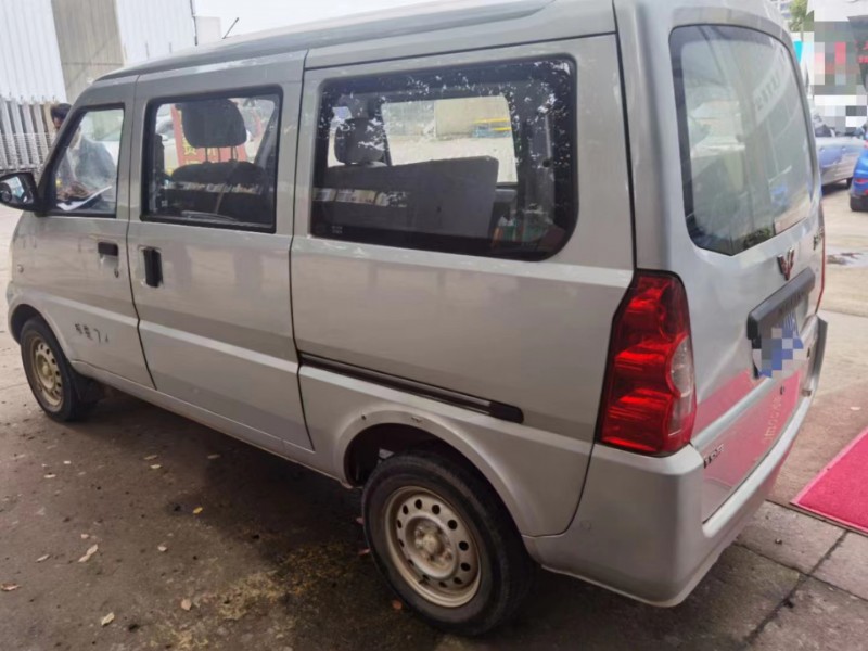 武漢14年五菱汽車榮光1