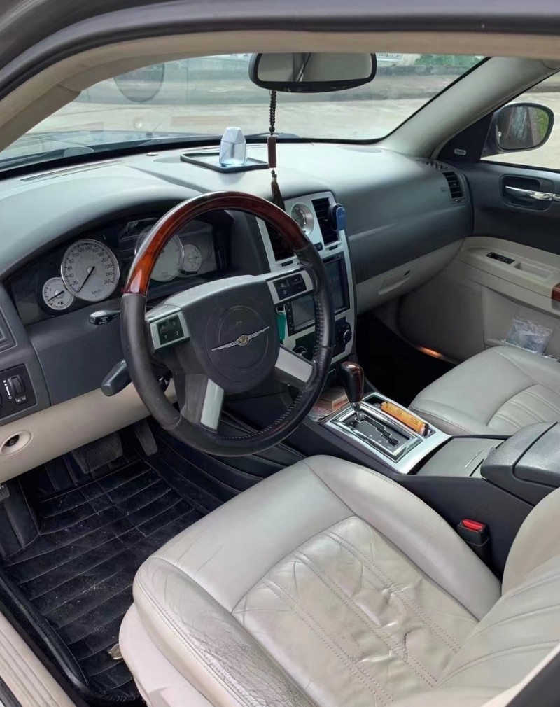 珠海09年克萊斯勒300C6