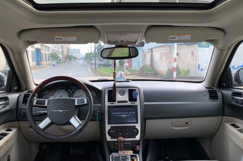 珠海09年克萊斯勒300C5