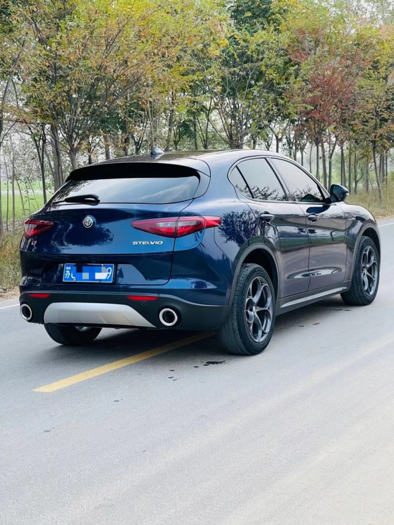 徐州17年阿爾法·羅密歐Stelvio8